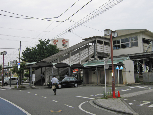 牛浜駅前