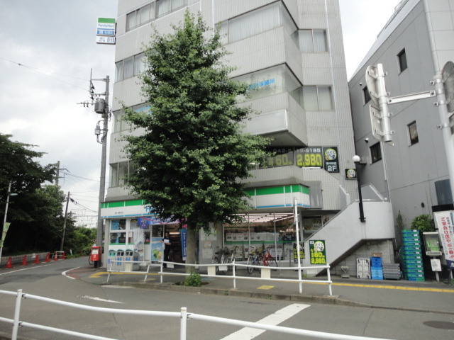 ファミリーマート東中神駅前店