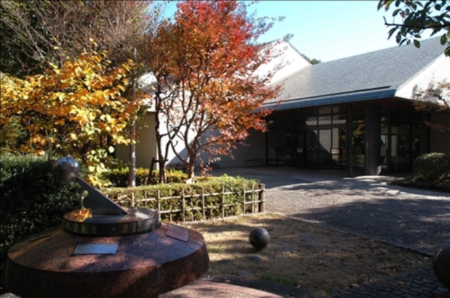 福生市立中央図書館
